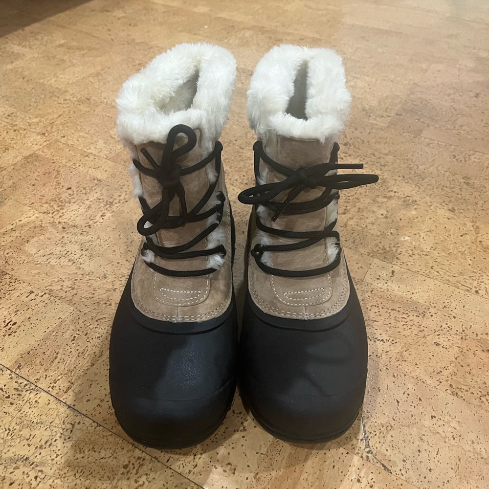 SOREL Snow Angel Black/Tan Boots - Sz10